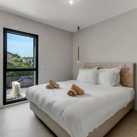 Luxury Avec Parking Apartmán